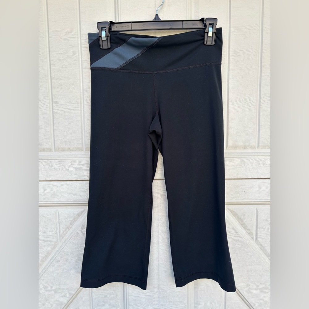 Under Armour Black Crop Capri Leggings Gray Waistband Women’s Small 26”